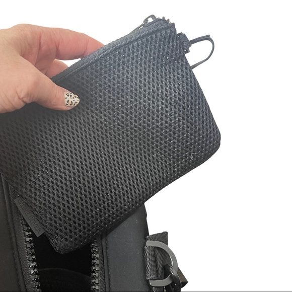 Dagne Dover Onyx Landon Carryall Bag With Dustcover - Picture 10 of 12